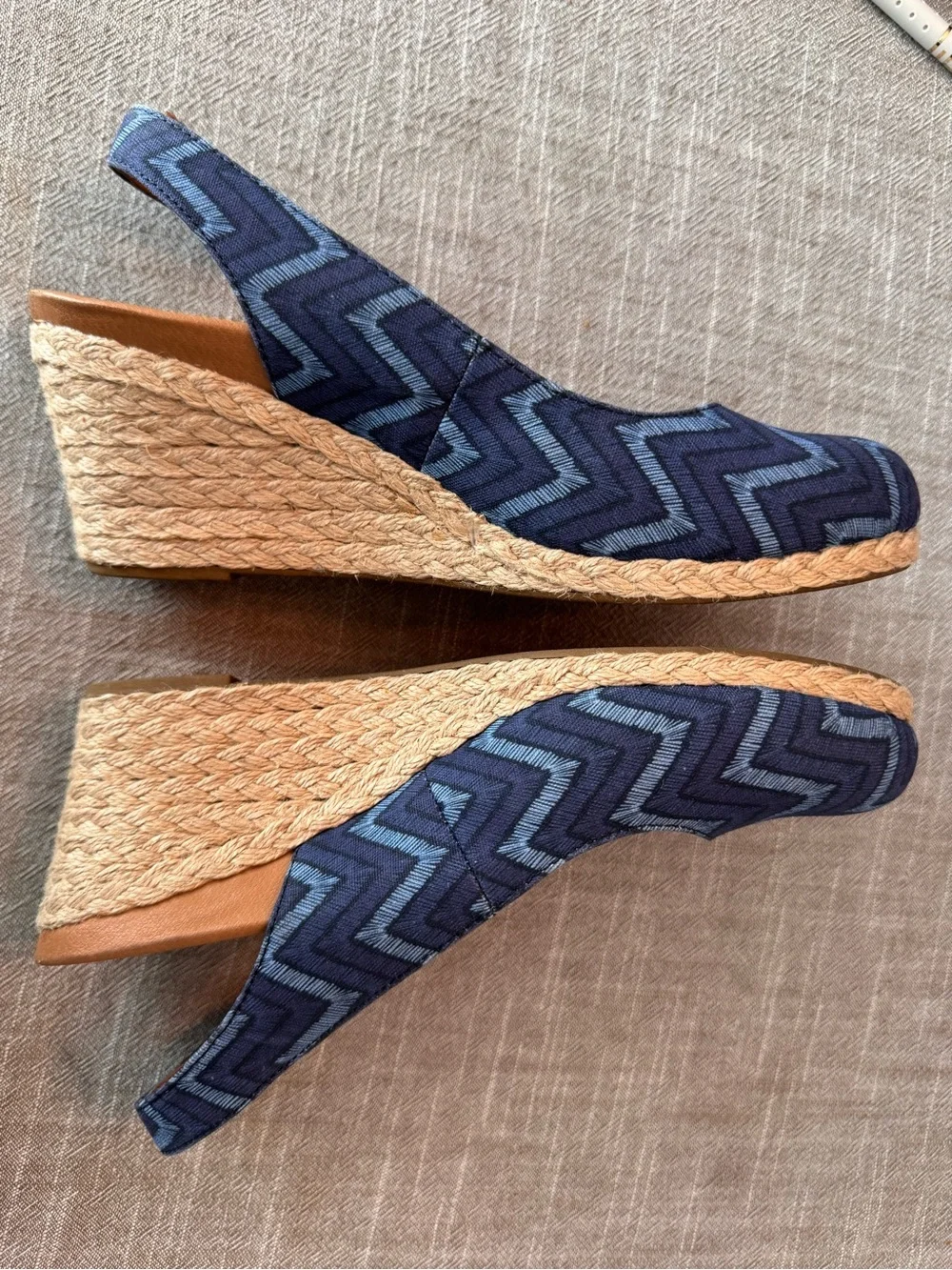 Vionic Coralina Slingback Espadrille Wedge Sandals Navy Blue Chevron Size 9 EUC